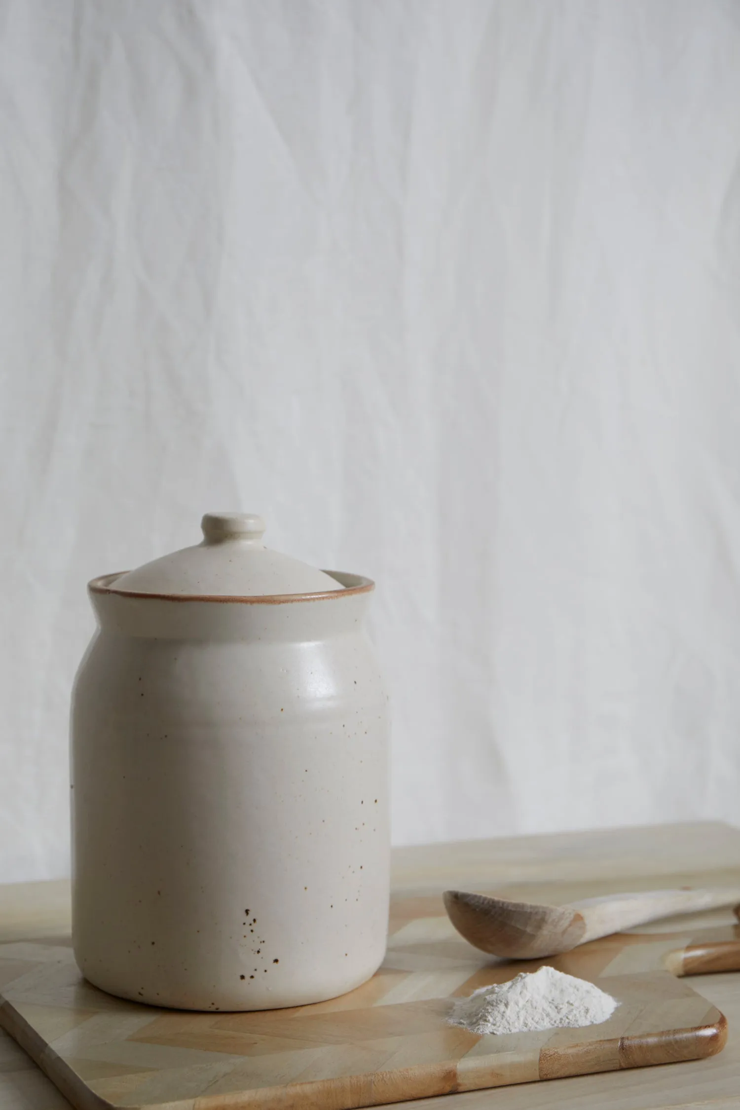 Shoreline Crockery Jar With Lid